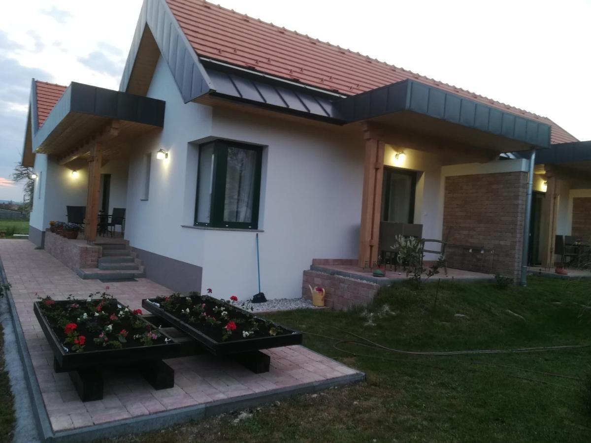 Ferienwohnung Edina Vendeghaz-Gyenesdiás Exterior foto